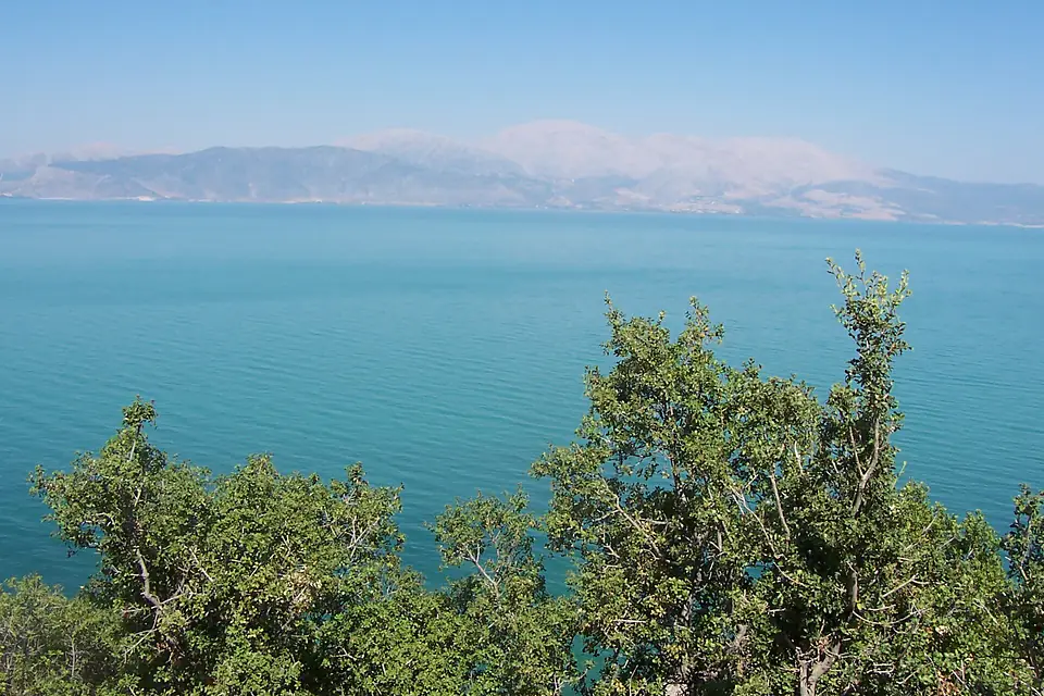 Egirdir Lake - panoramio