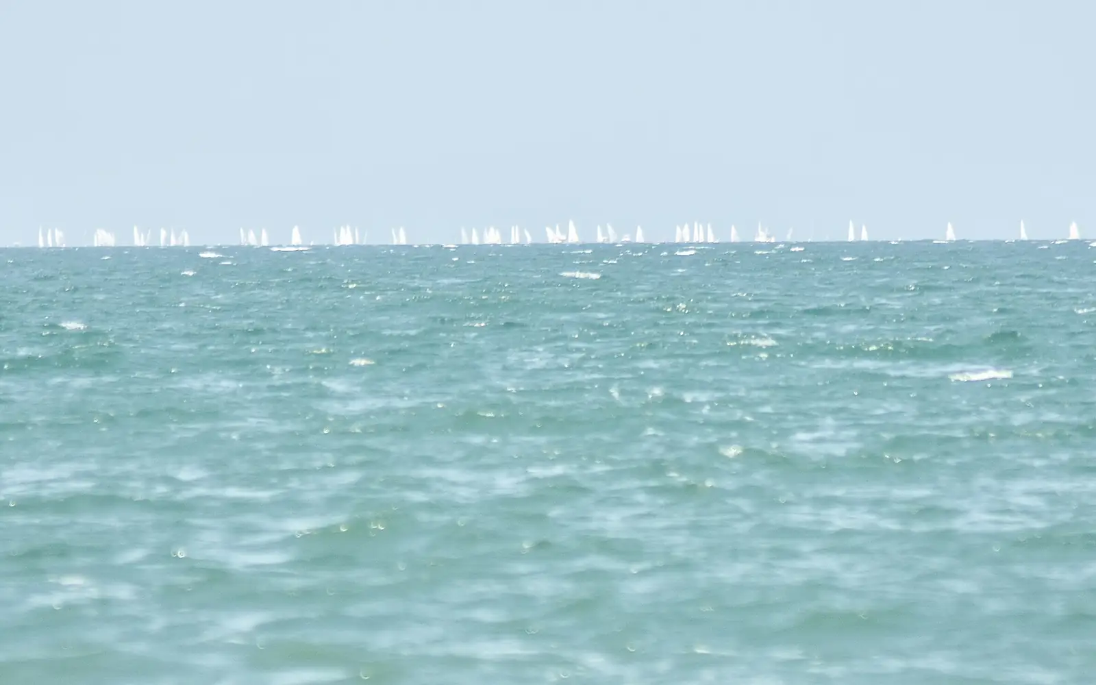Boats on Lake Erie (27550827764)