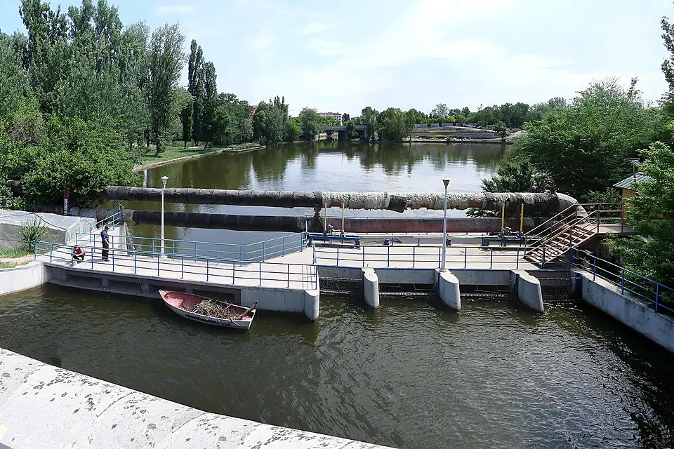 Barajul care desparte lacul Floreasca de lacul Tei