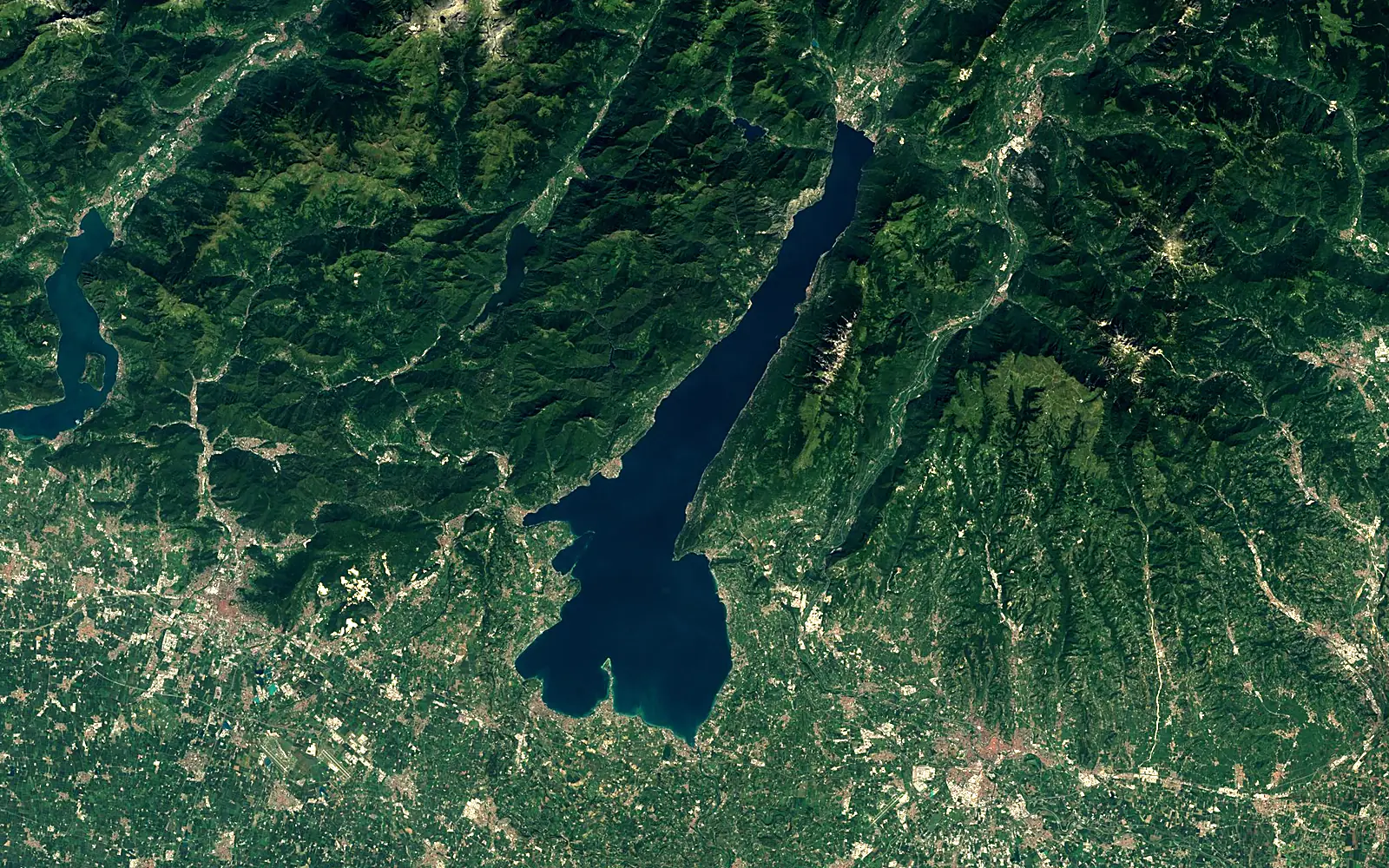 Lake Garda seen from space (Sentinel-2)
