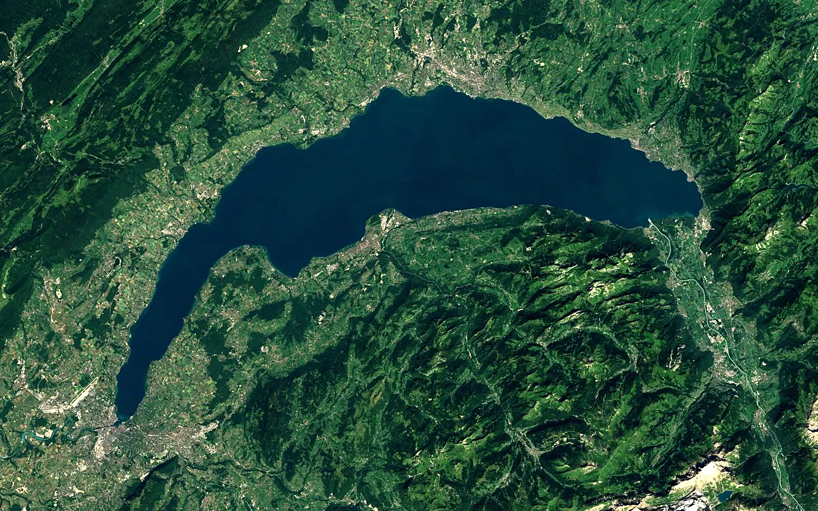 Lake Geneva seen from space (Sentinel-2)