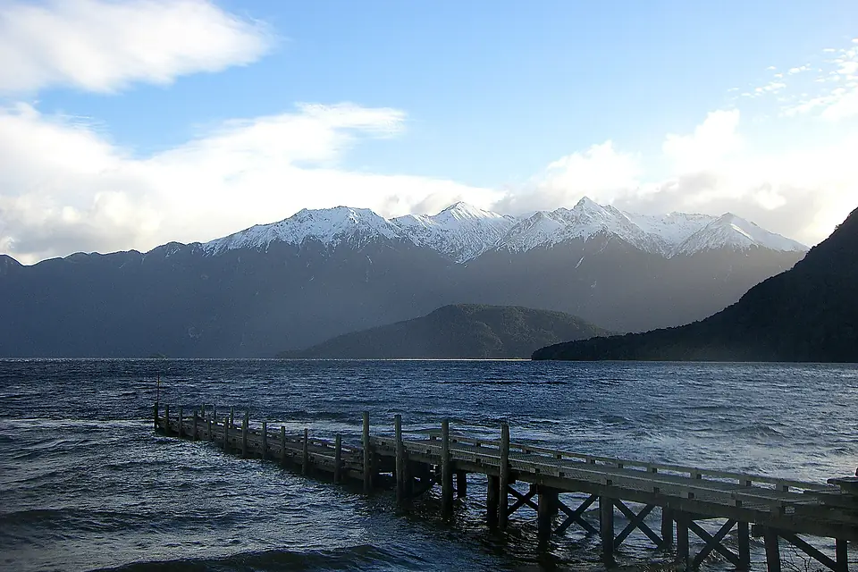 Lake-Hauroko-pier