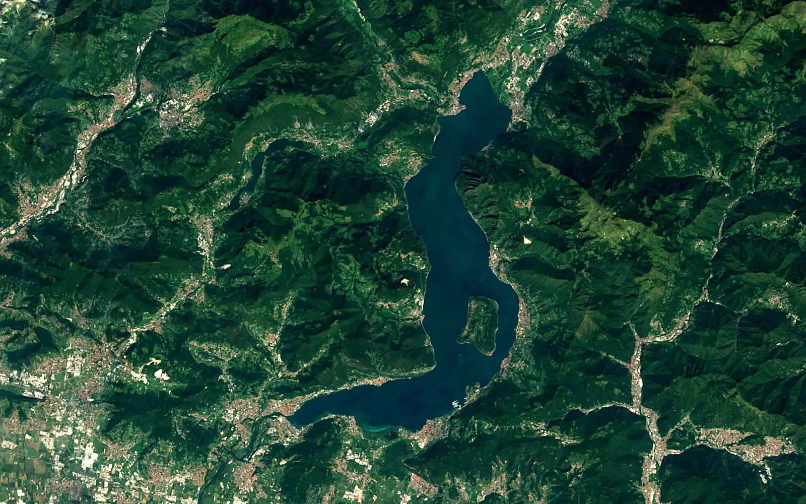 Lake Iseo seen from space (Sentinel-2)