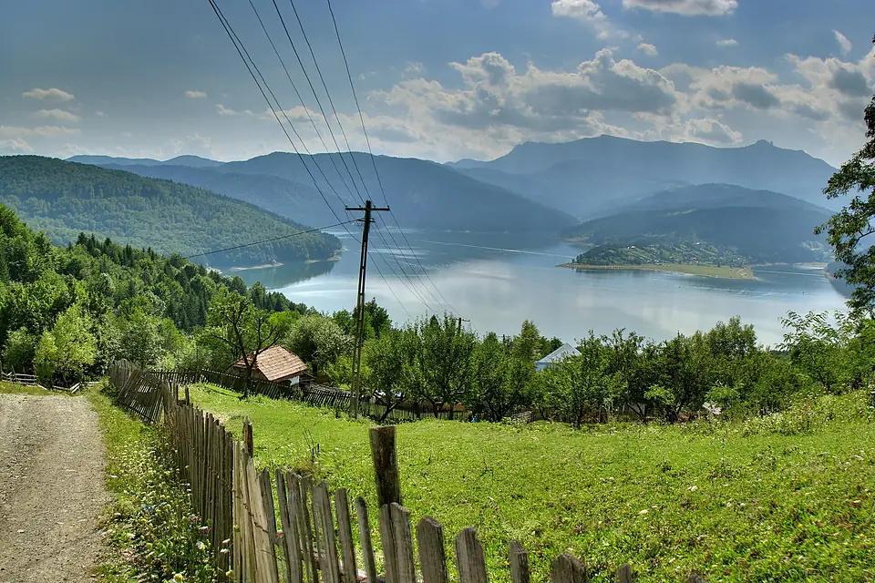 Lacul Izvorul Muntelui - panoramio (1)