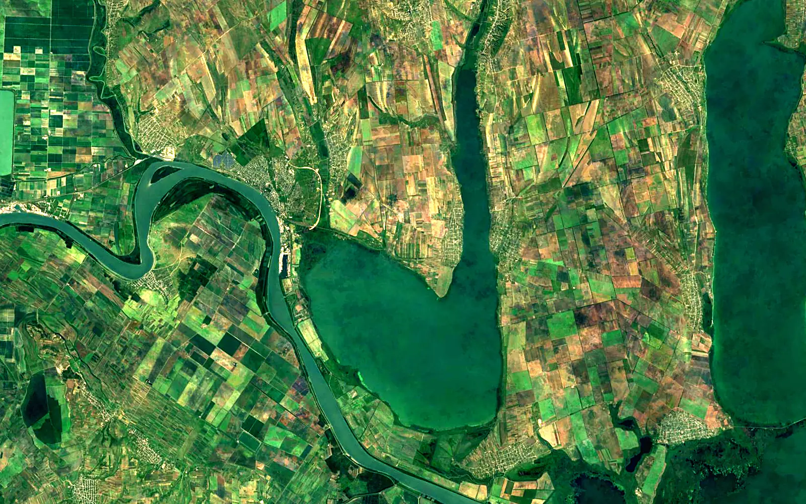 Lake Kahul seen from space (Sentinel-2)
