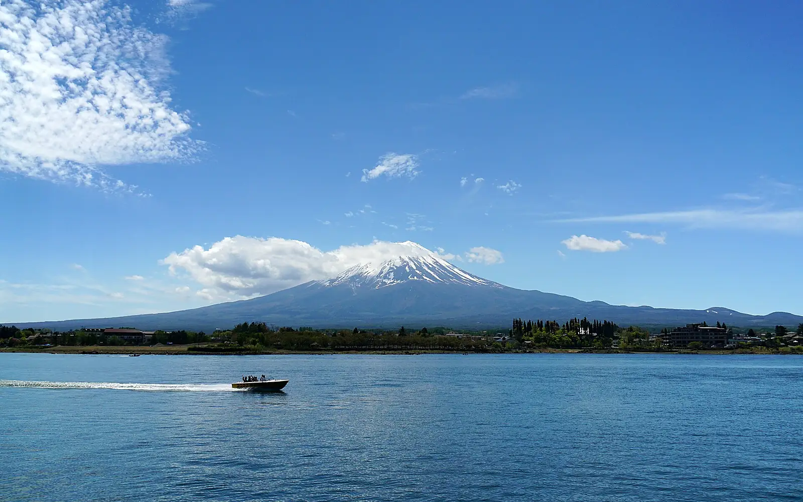 170505 Lake Kawaguchi Japan15s3