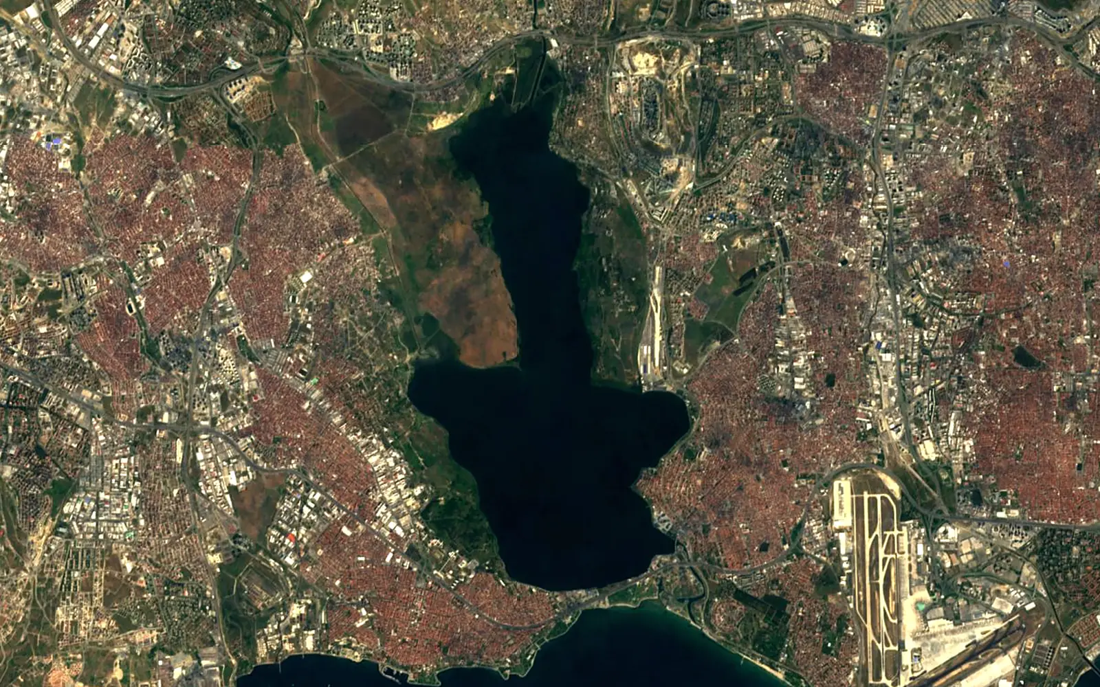 Lake Küçükçekmece seen from space (Sentinel-2)