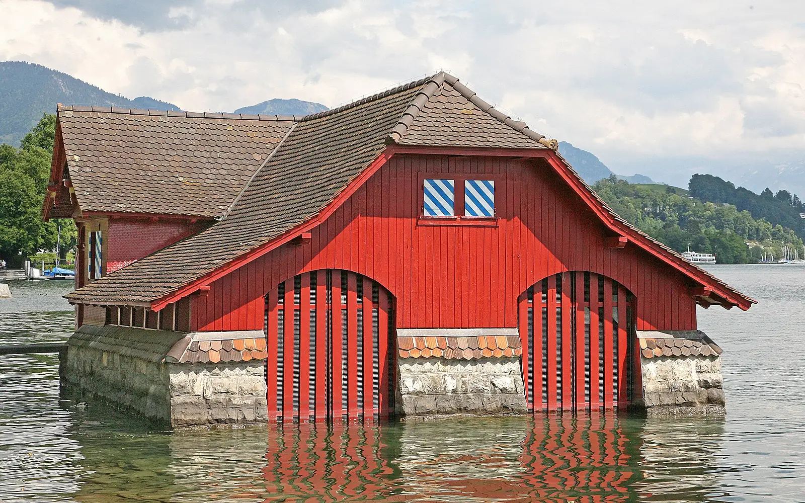 00 1171 Bootshaus am Vierwaldstättersee