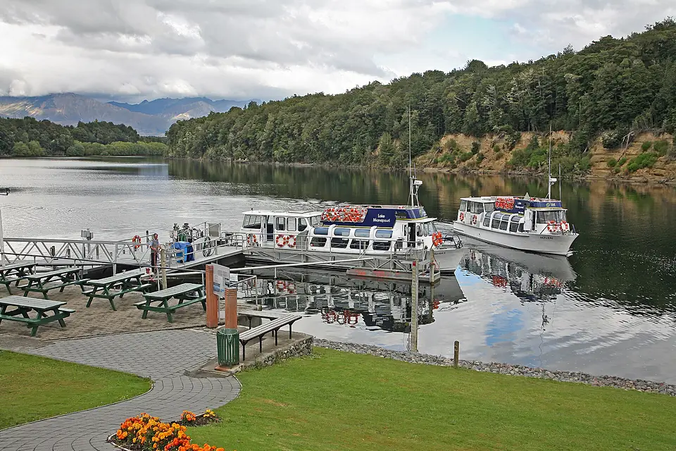 00 1462 New Zealand (Southland, Fiordland National Park) - Lake Manapouri