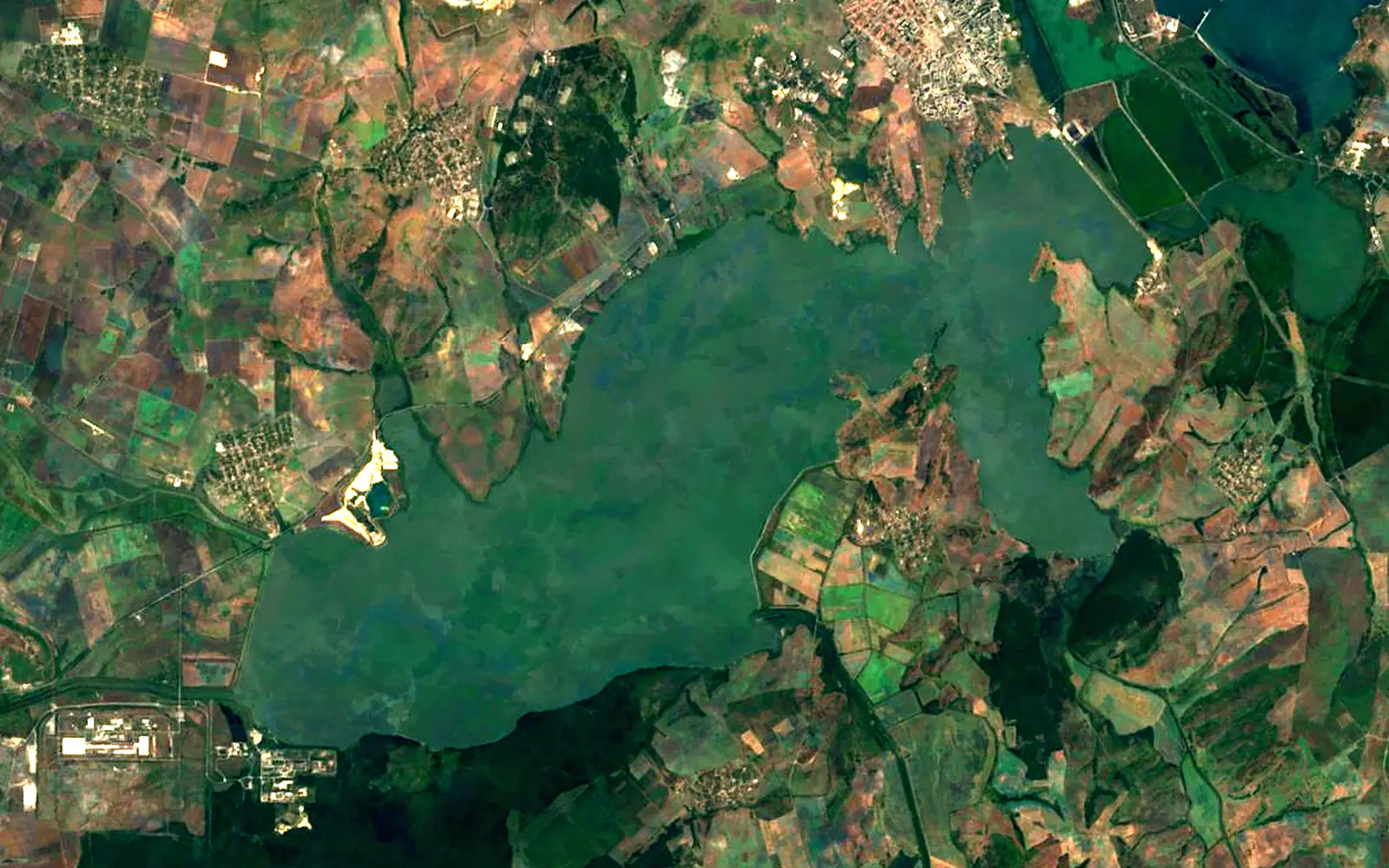 Lake Mandrensko seen from space (Sentinel-2)