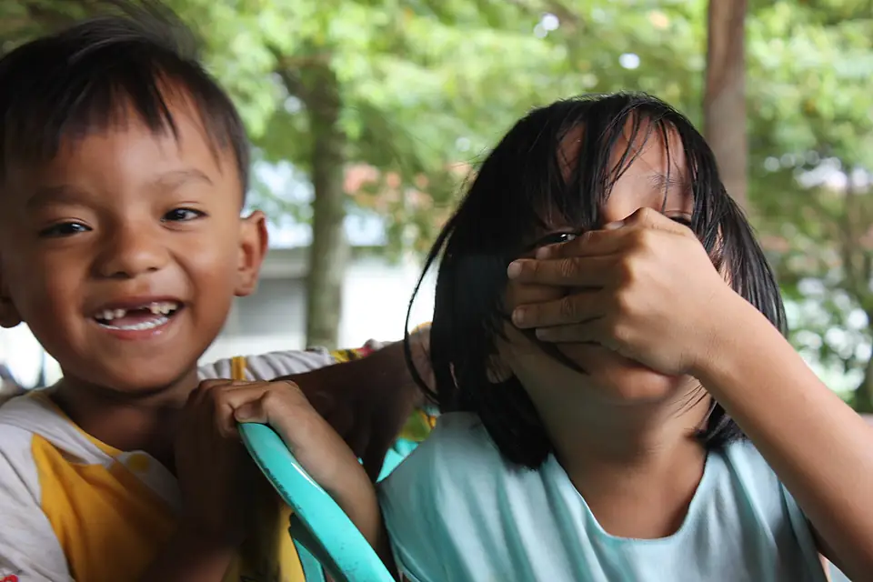 Around Bukittinggi, Danau Maninjau, kids (6952327755)
