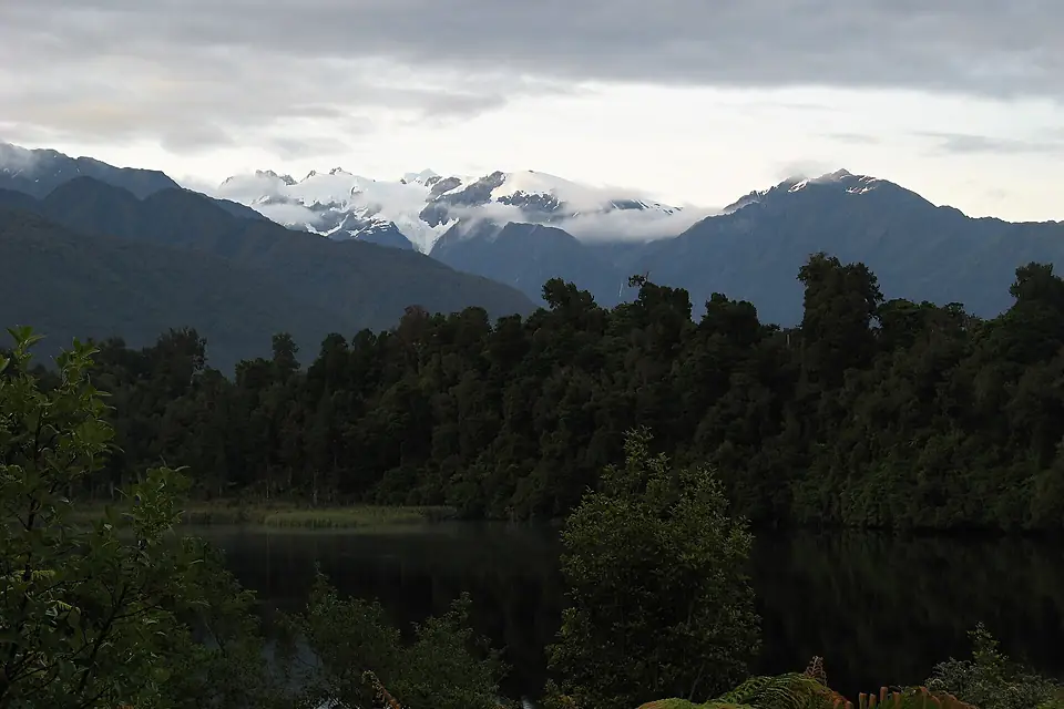 Westland N.P. a Lake Mapourika - panoramio