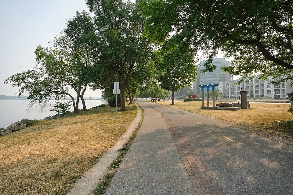 Capital City Trail in Madison, next to Lake Monona, in June 2023 (53969092187)