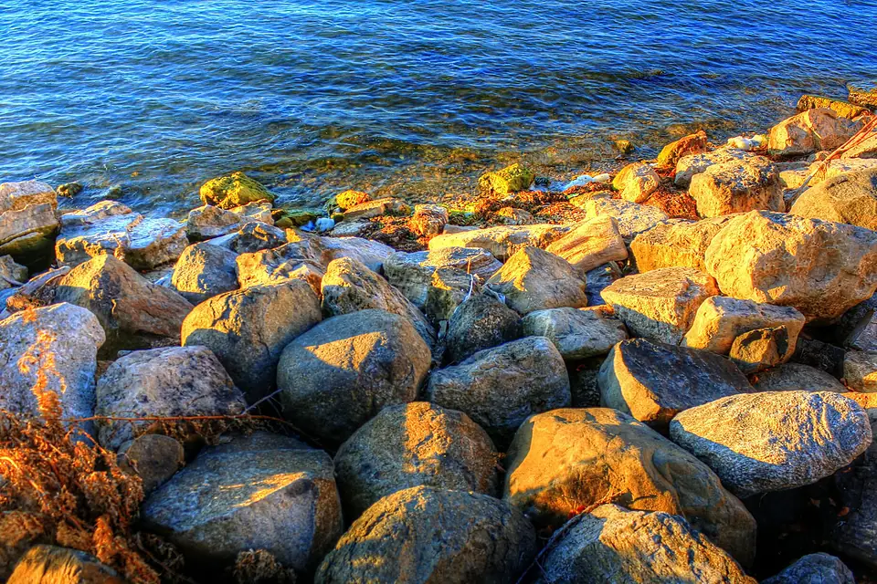 Gfp-wisconsin-madison-rocks-on-the-shore