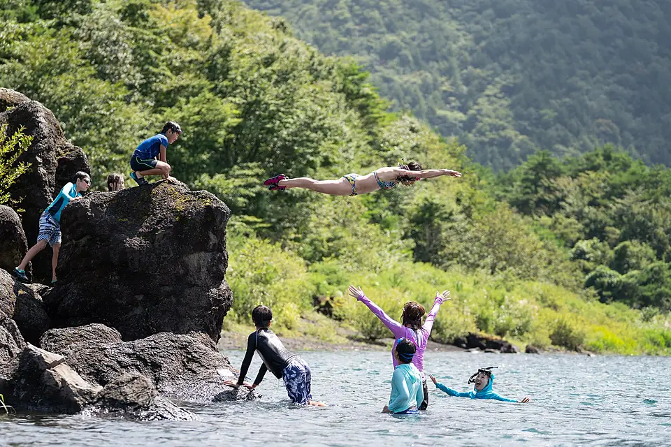 Jumping into Lake Motosu - 2018 (43570190795)