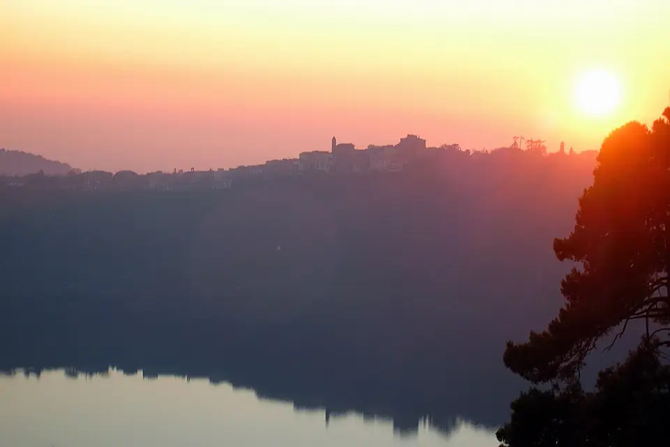 Genzano e lago di Nemi tramonto