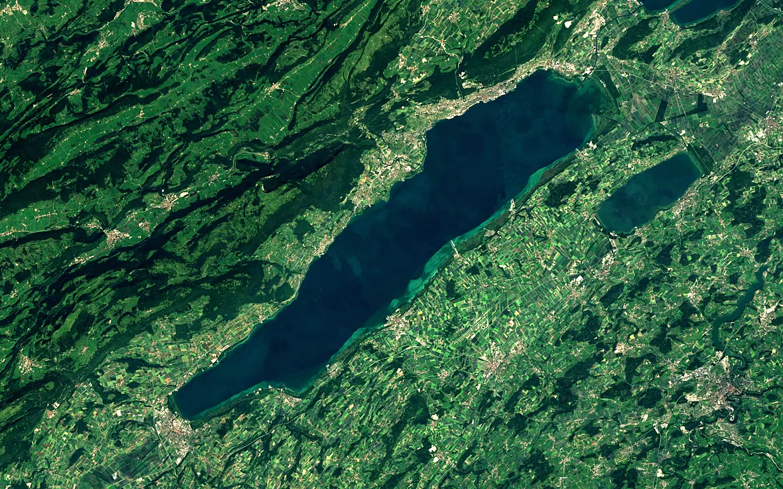 Lake Neuchâtel seen from space (Sentinel-2)