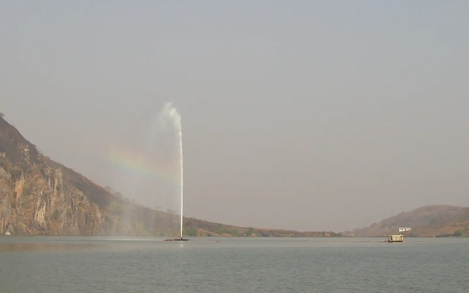 Lake nyos co2 vent (cropped)