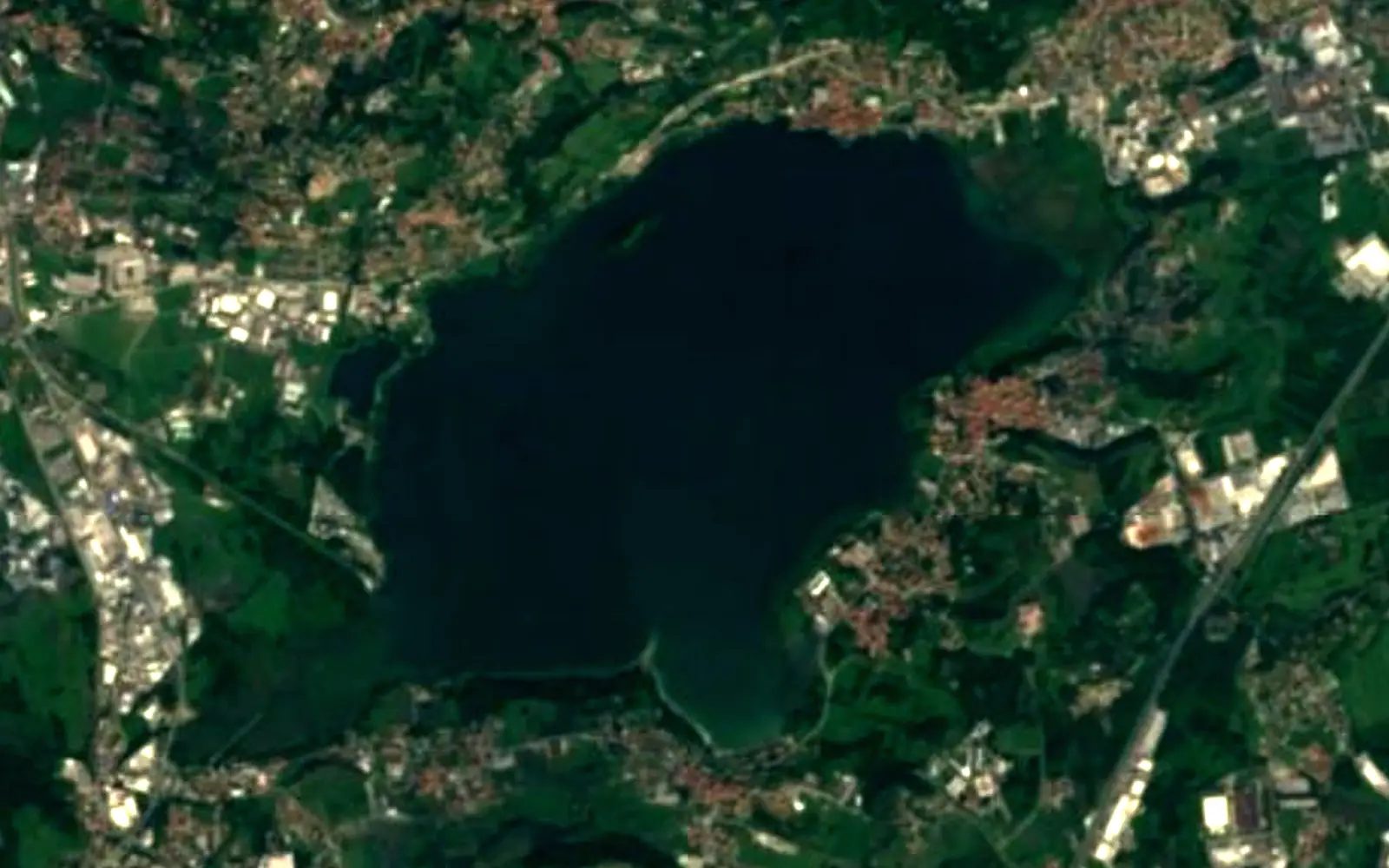 Lake of Pusiano seen from space (Sentinel-2)