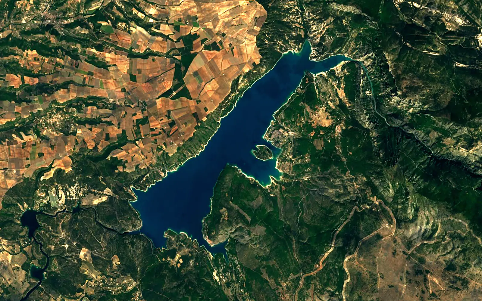 Lake of Sainte-Croix seen from space (Sentinel-2)