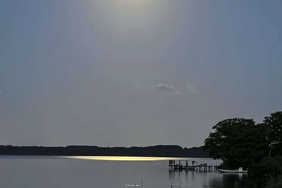 小川原湖と月