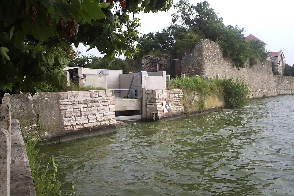 Sluice gate Vecserei (Öreg-tó)