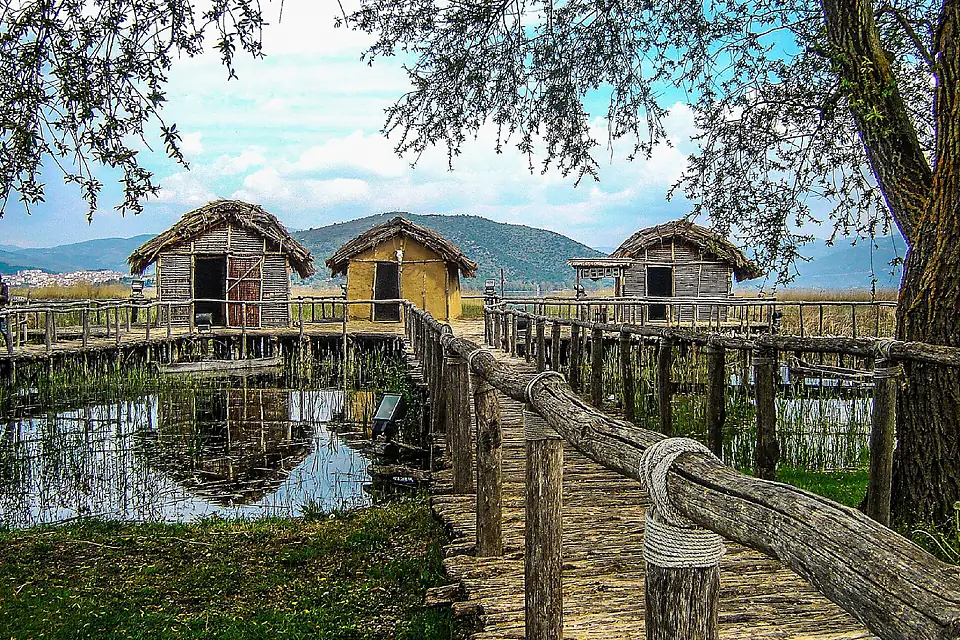 78 GR1320001 SCI LAKE ORESTIAS 01 KASTORIA (By TRYFON MANOLIS THESSALONIKI HELLAS)
