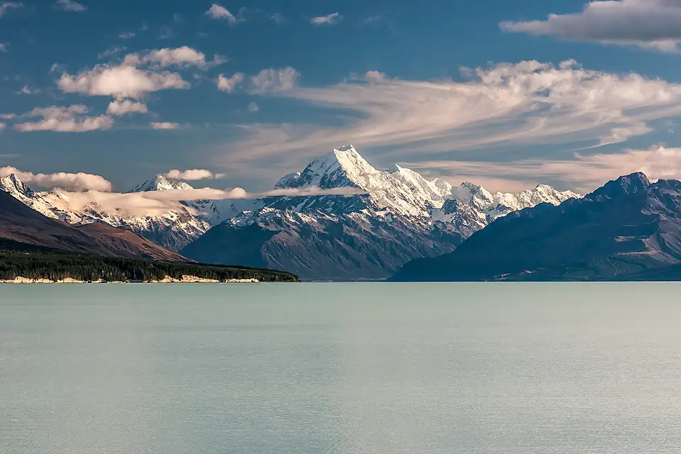 Aoraki over Lake Pukaki (17022267508)