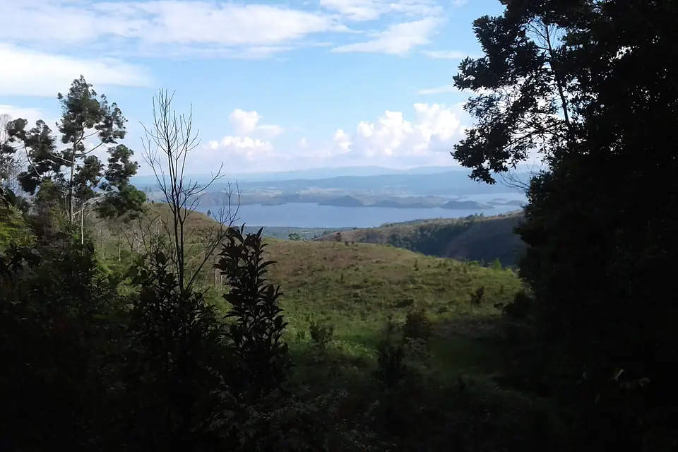 Danau Sentani dari Kaki Pegunungan Cyclops