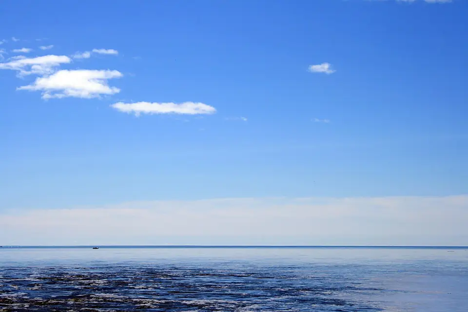 Boat on Lake Superior Minnesota (14555643848)