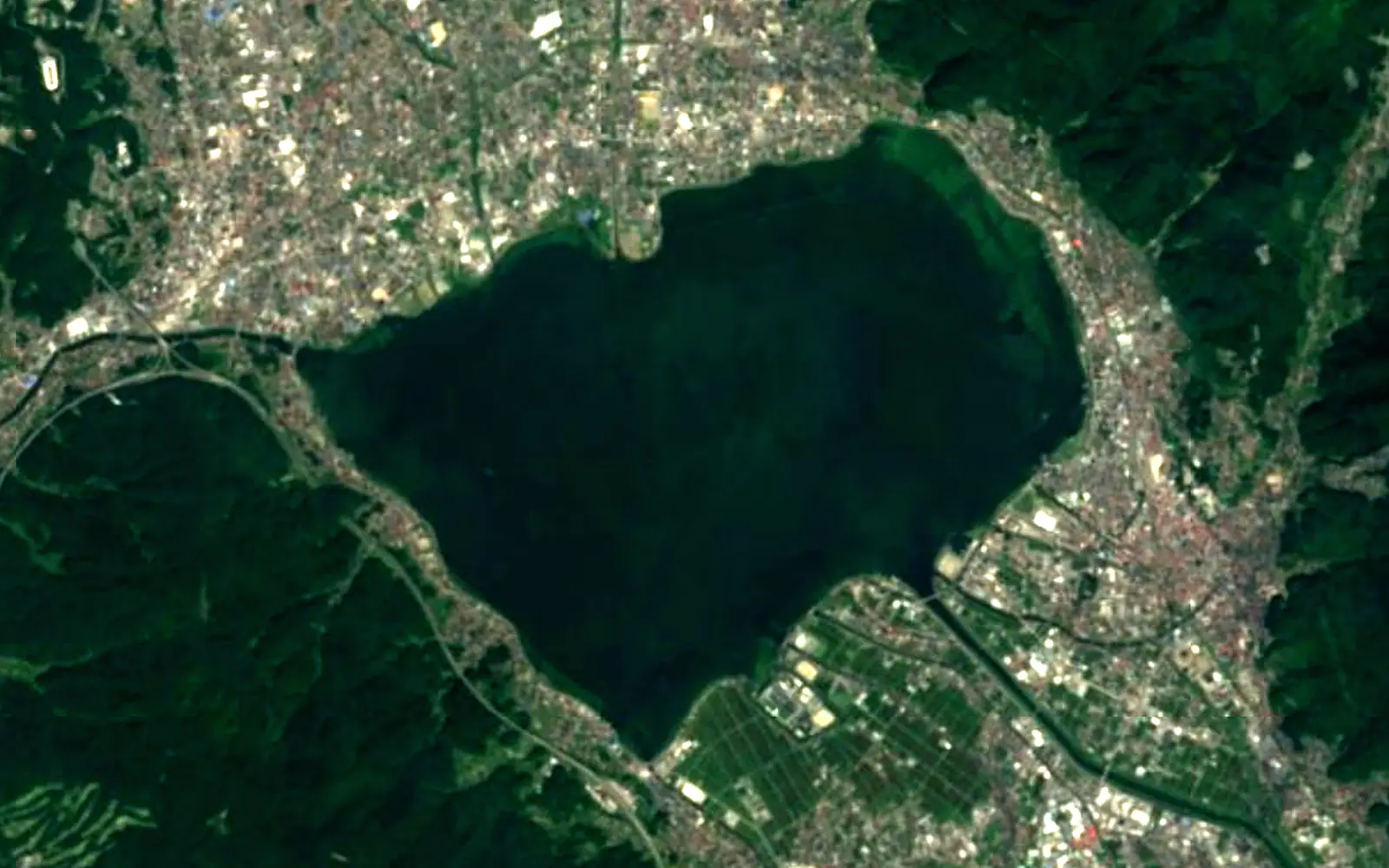 Lake Suwa seen from space (Sentinel-2)