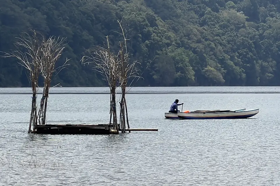 Danau Tamblingan SF0001 (cropped)