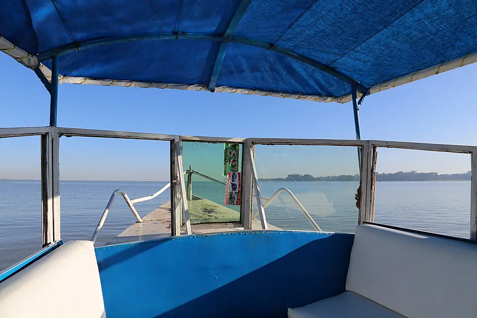 In barca sul lago tana
