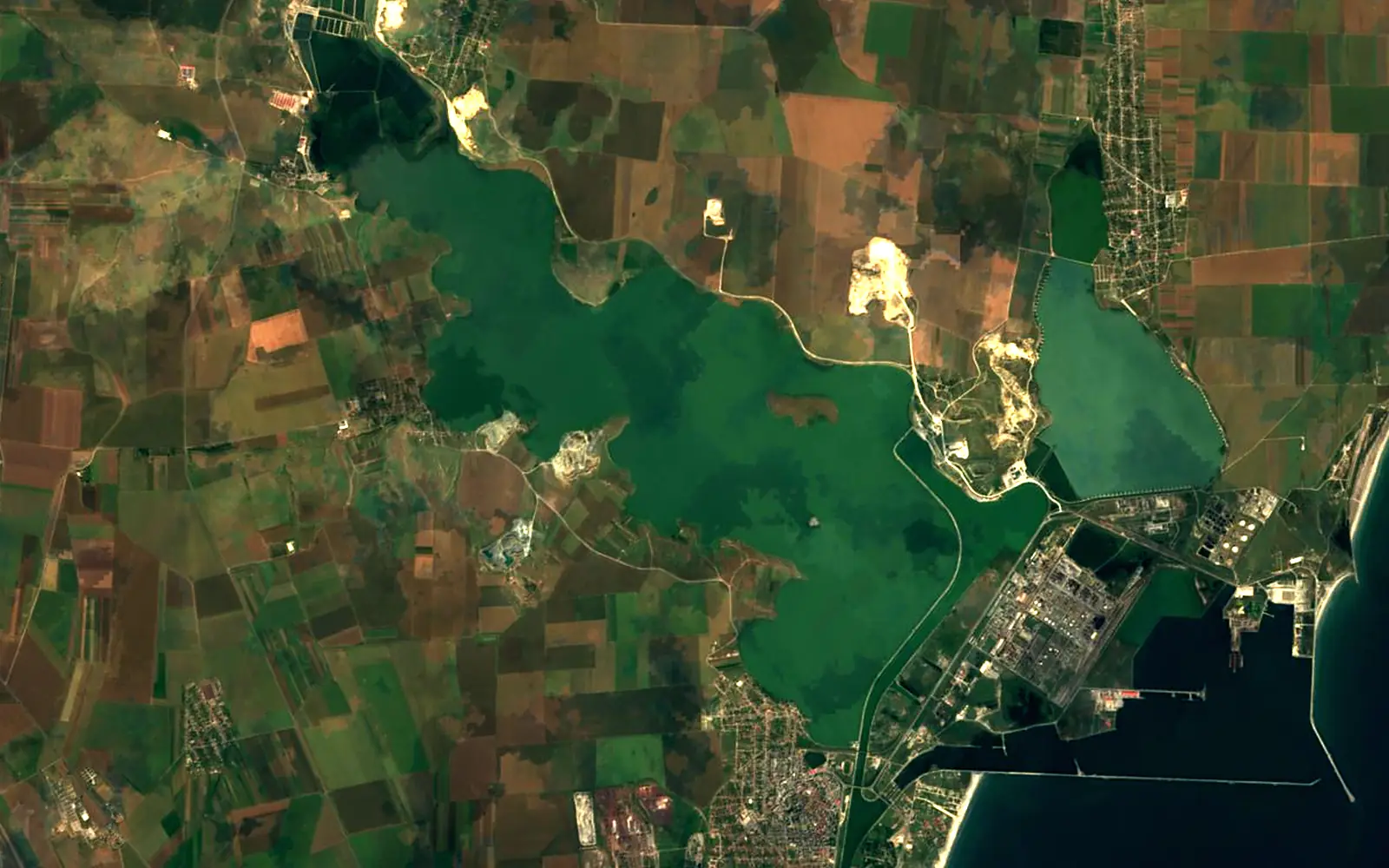 Lake Tașaul seen from space (Sentinel-2)