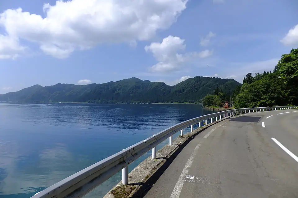 Akita Prefectural Road 38 at lakeside of Tazawako 02