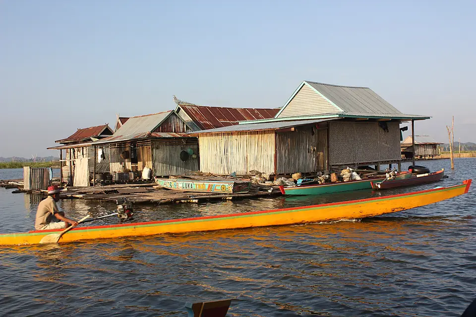 Near Sengkang, Danau Tempe (6969193373)