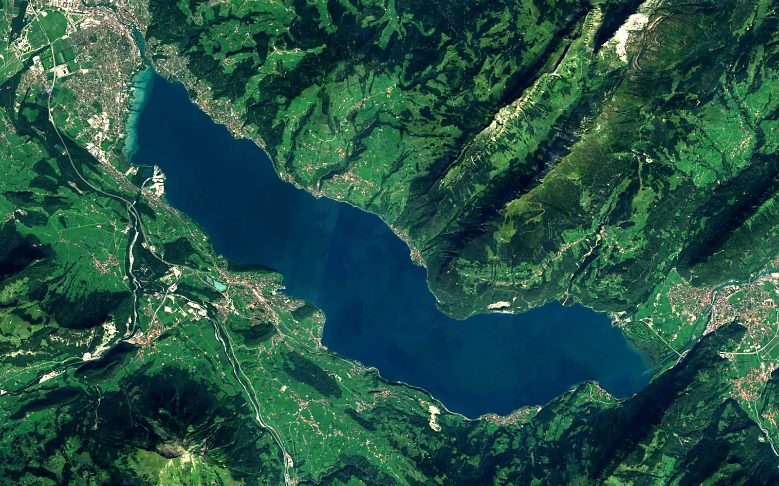 Lake Thun seen from space (Sentinel-2)