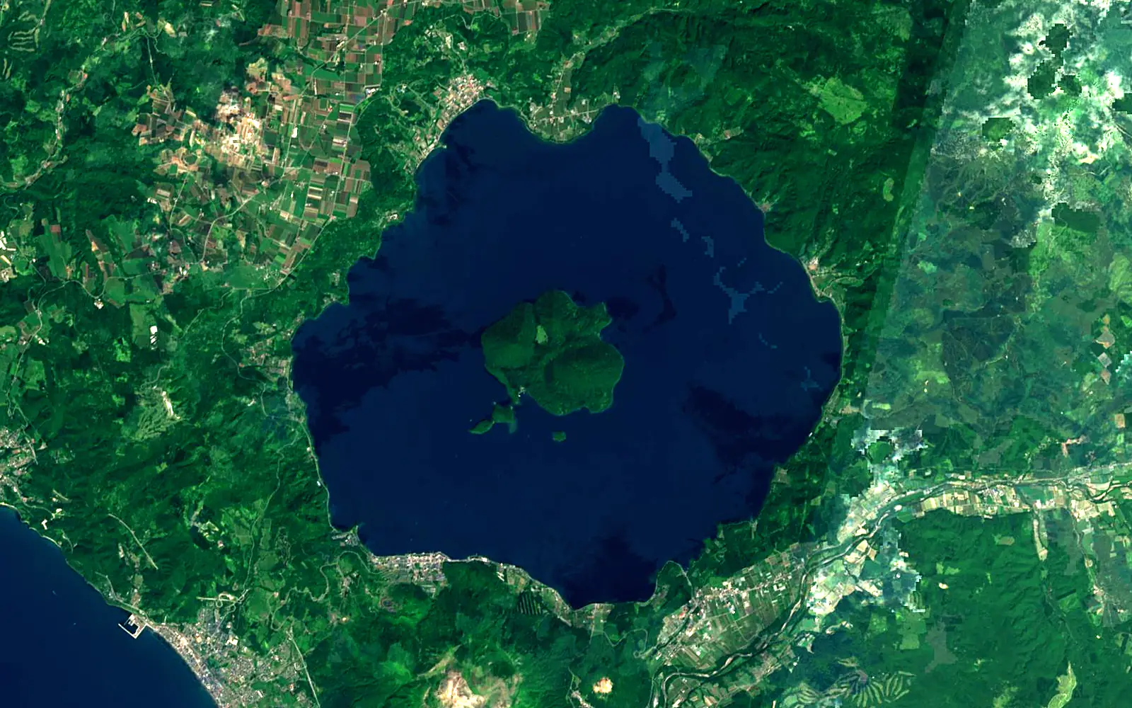 Lake Tōya seen from space (Sentinel-2)
