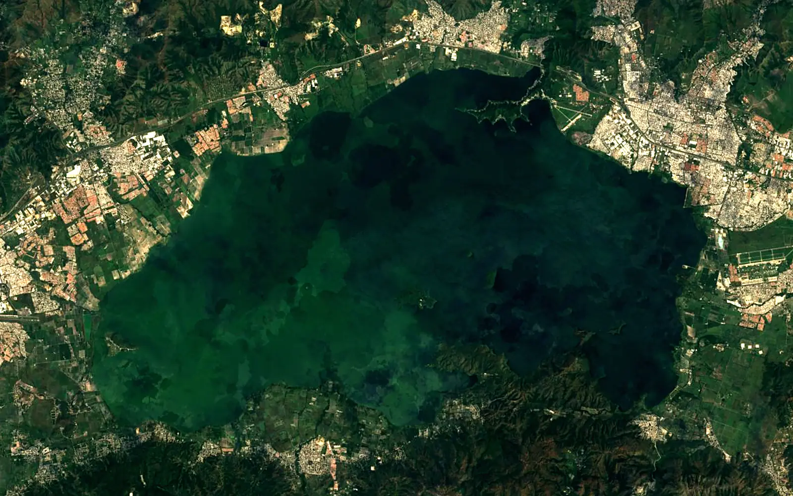 Lake  Valencia seen from space (Sentinel-2)