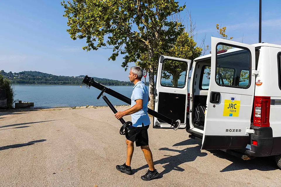 JRC Ispra installation of the AERONET-OC instrument in Lake Varese (P-070479-00-02)