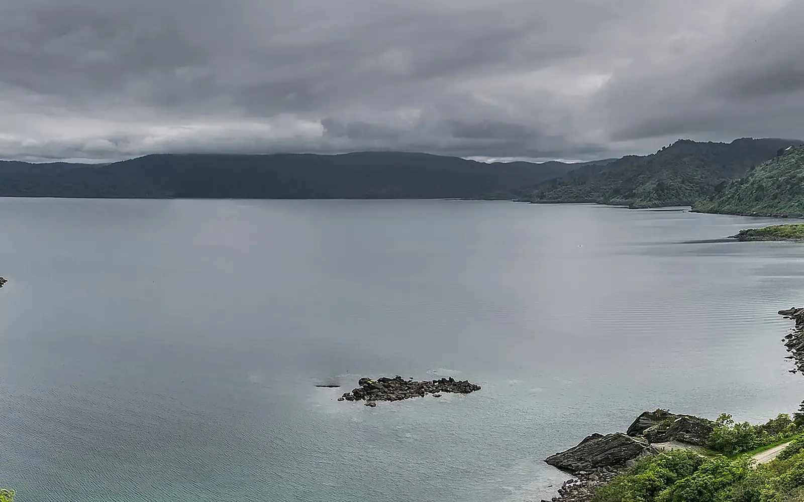 Lake Waikaremoana 04