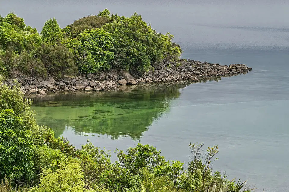 Lake Waikaremoana 02