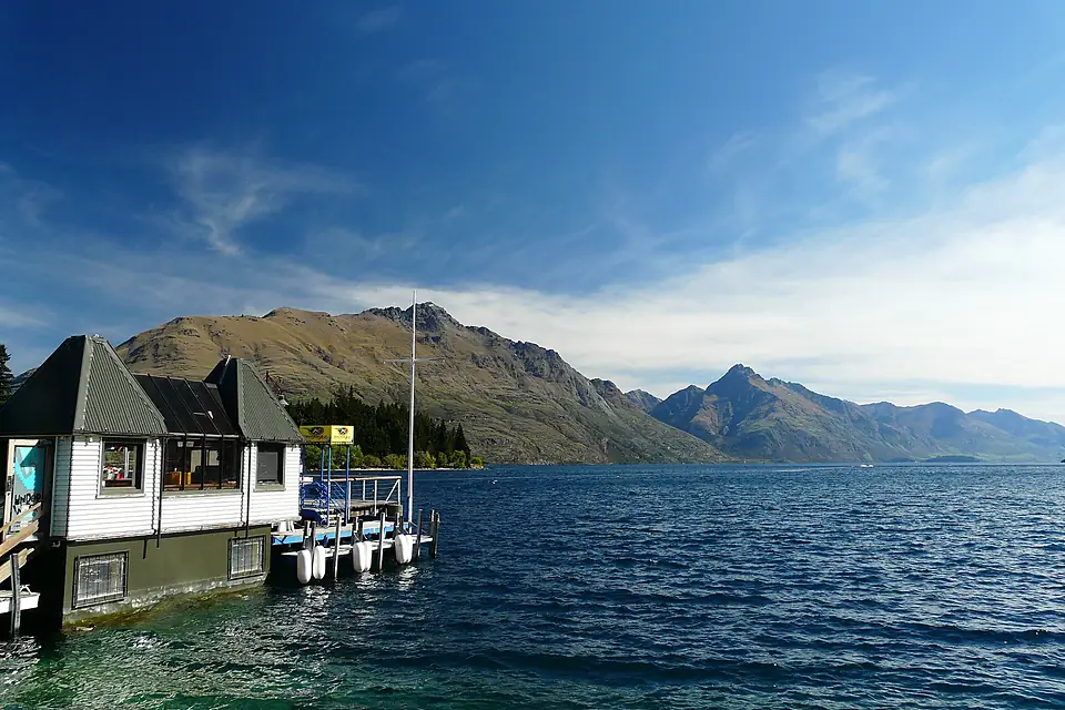 Across Lake Wakatipu. - panoramio