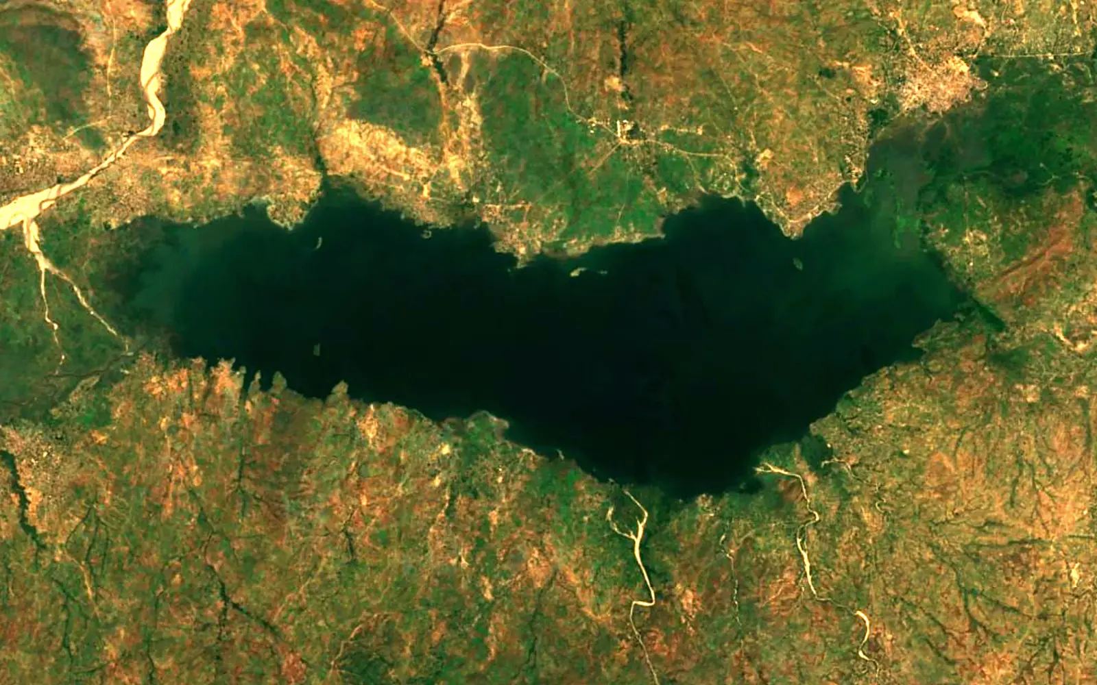 Léré Lake seen from space (Sentinel-2)
