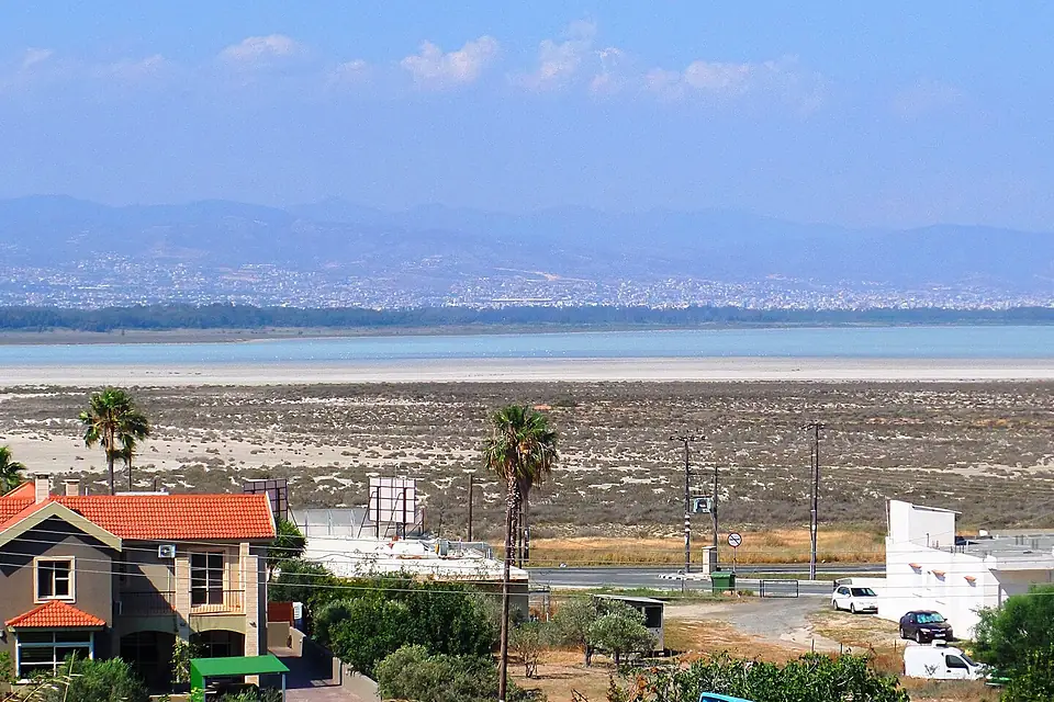 File-Limassol Salt Lake 11 (cropped)