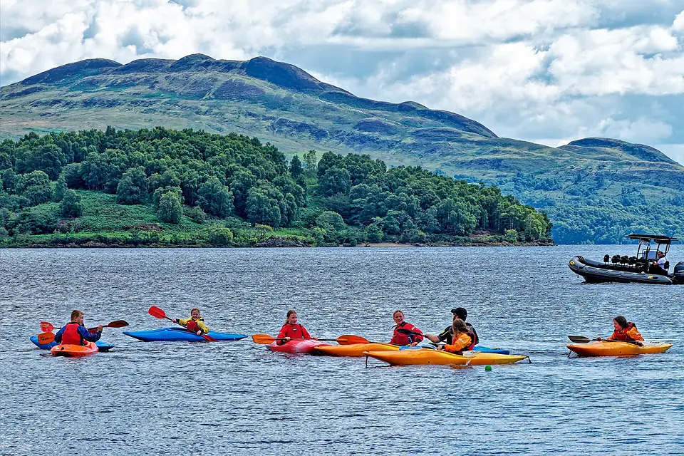 71 km² groß ist Loch Lomond, der größte See in Schottland. 08
