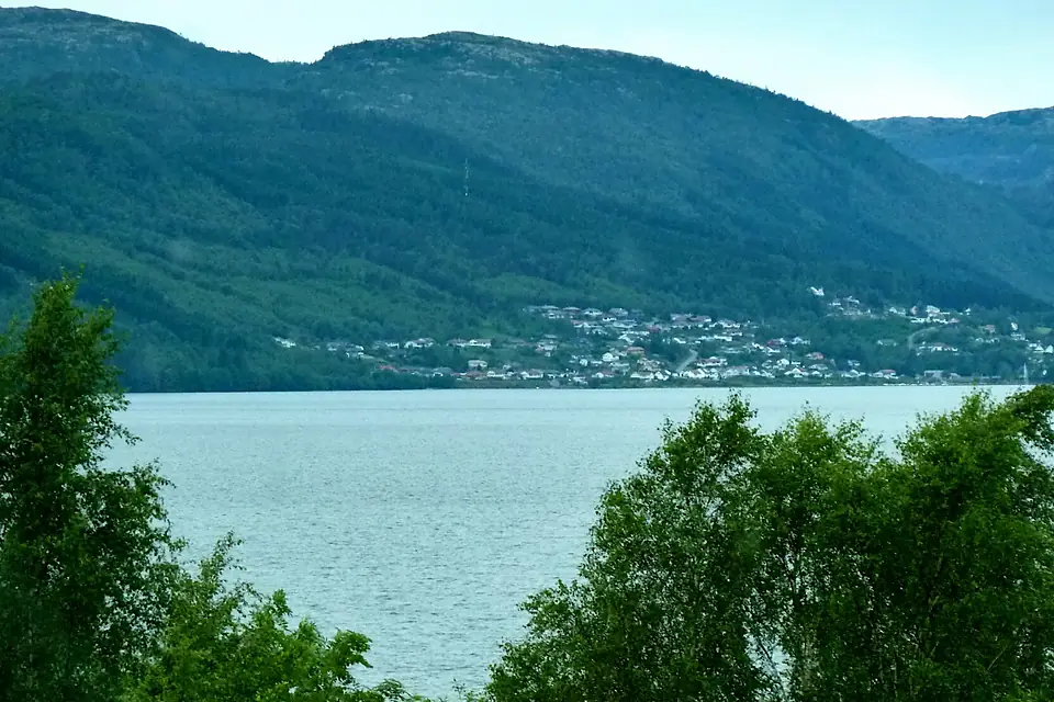 Lundevatnet (cropped)