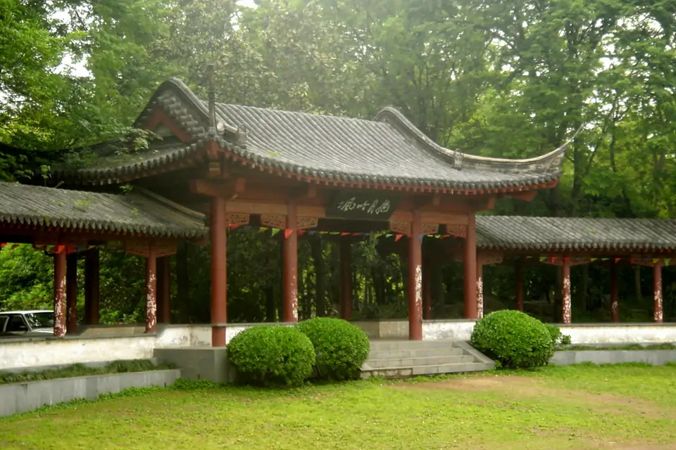 BaoyueTingfeng Mochou Lake