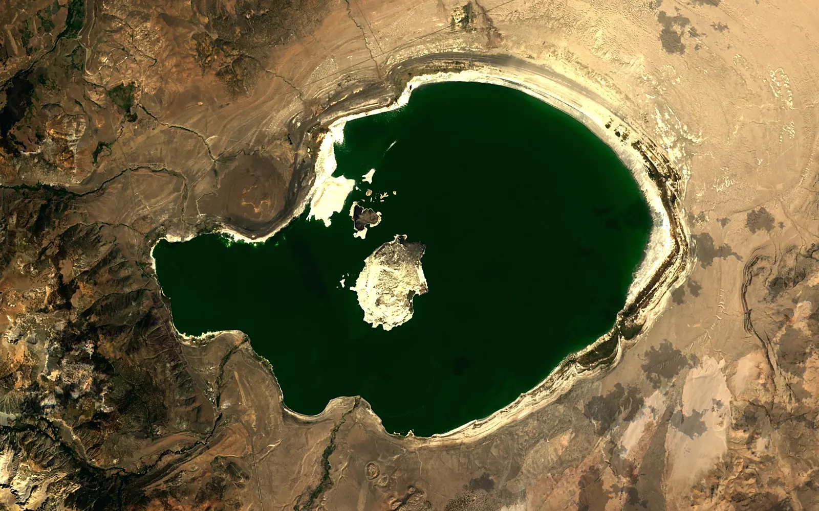 Mono Lake seen from space (Sentinel-2)