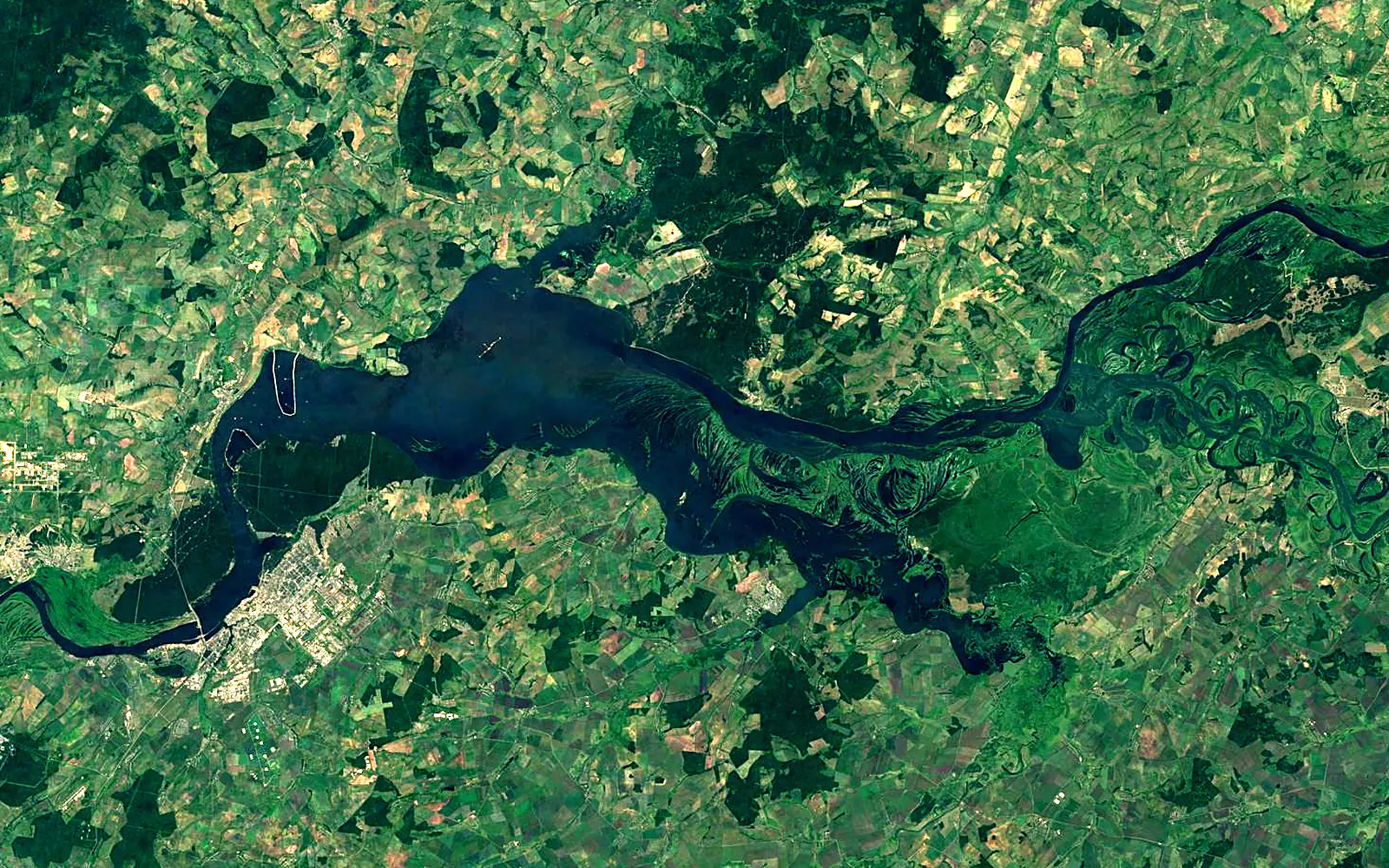 Nizhnekamsk Reservoir seen from space (Sentinel-2)